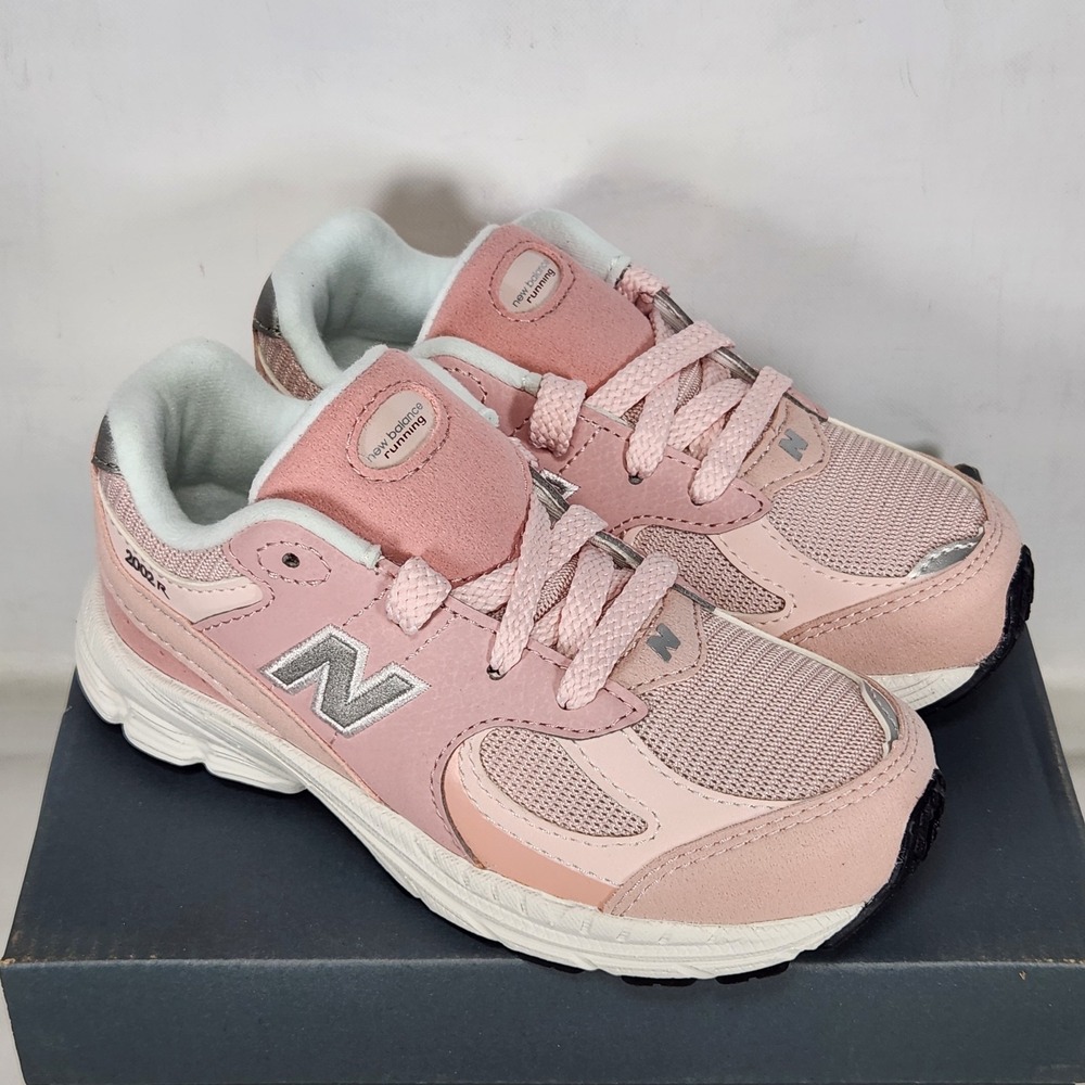New Balance 2002R Sneaker Toddler Size 8 Pink IC2002SK Running Shoes - Picture 2 of 8